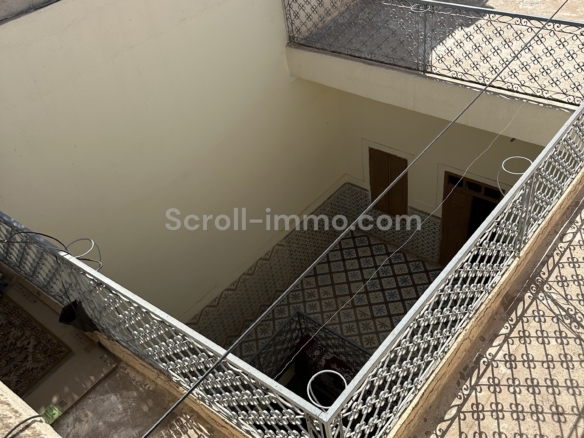 Riad Melkia 94m2 à rénover – à côté du parking Riad Laarouss