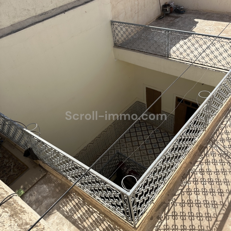Riad Melkia 94m2 à rénover – à côté du parking Riad Laarouss