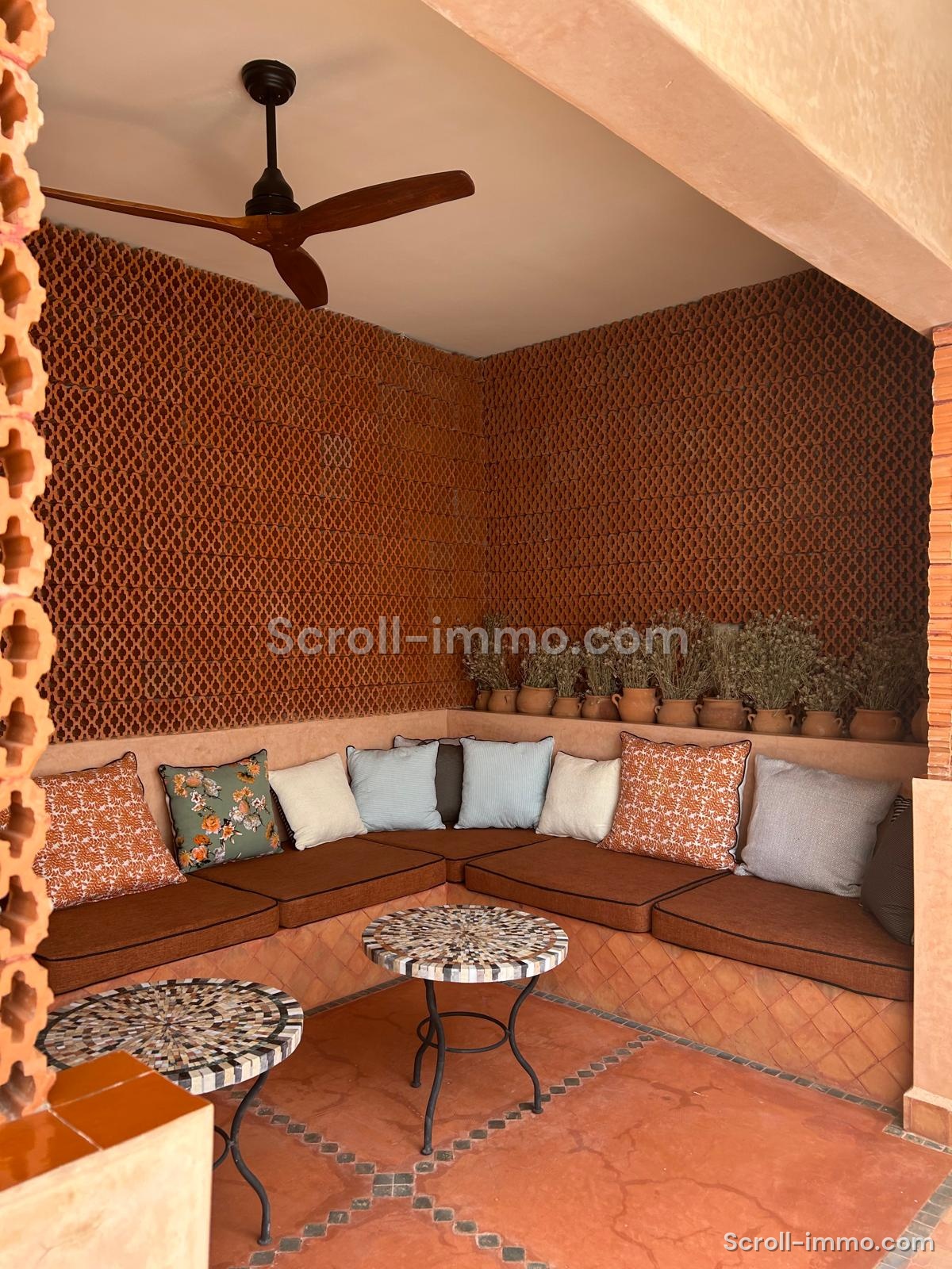 Riad titré de 160 m² au sol – Piscine chauffée – Quartier Laâgza, proche Riad Laarouss