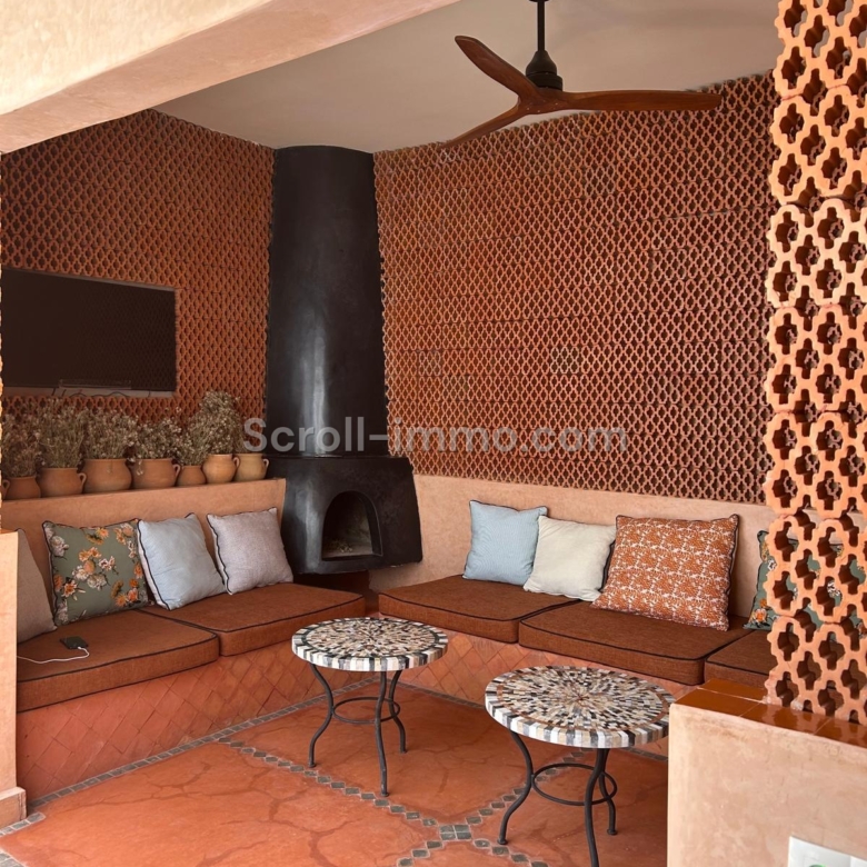 Riad titré de 160 m² au sol – Piscine chauffée – Quartier Laâgza, proche Riad Laarouss