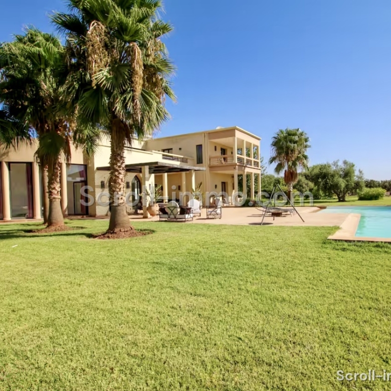 Très beau domaine de 12000 m2, villa 4 suites