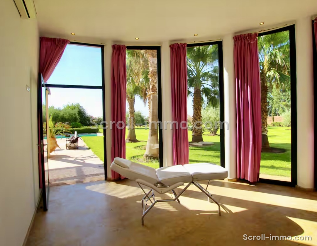 Très beau domaine de 12000 m2, villa 4 suites