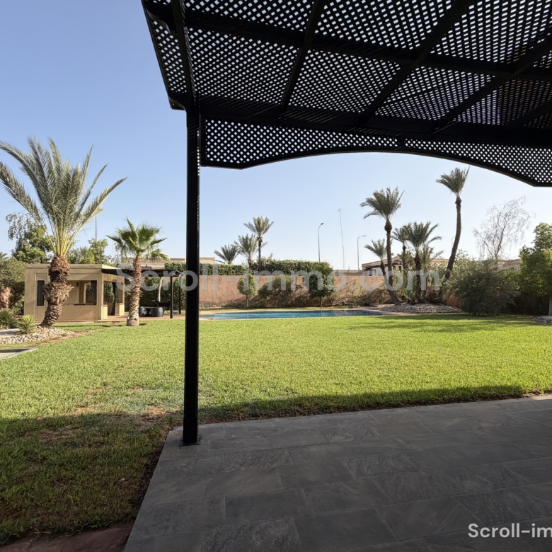 Villa 700m2 sur Parcelle de 2100m2 – Palmeraie