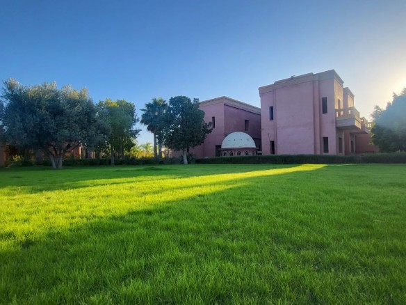 PALAIS & VILLAS – Route d’Amizmiz 17KM MARRAKECH – OPPORTUNITÉ HÔTELIÈRE