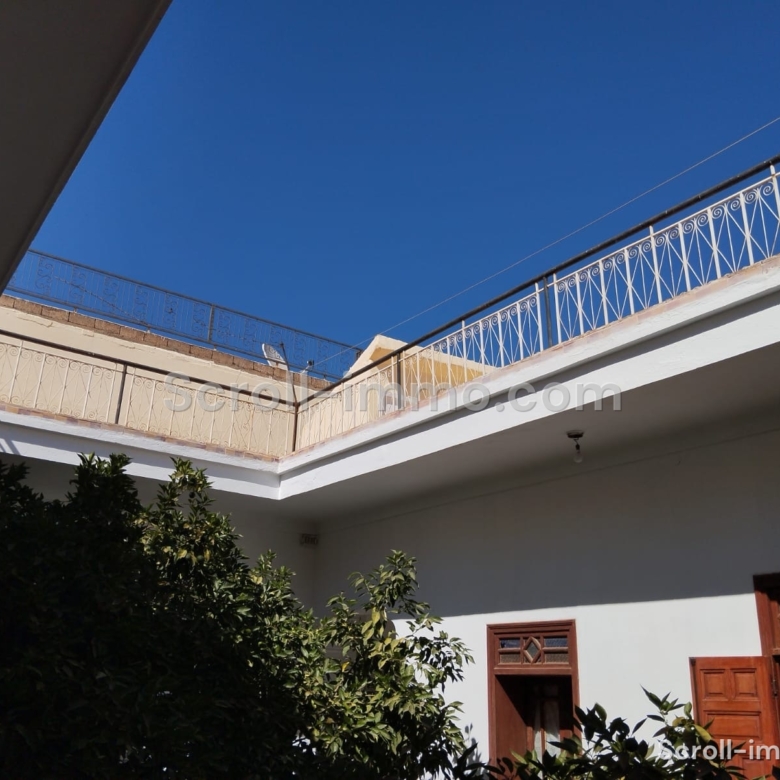 Riad 194m² Titré Clef en main  – Quartier Laksour