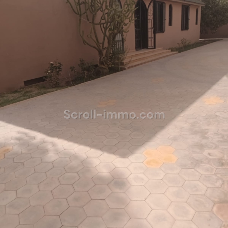 Villa route fez 550m2 Urgent
