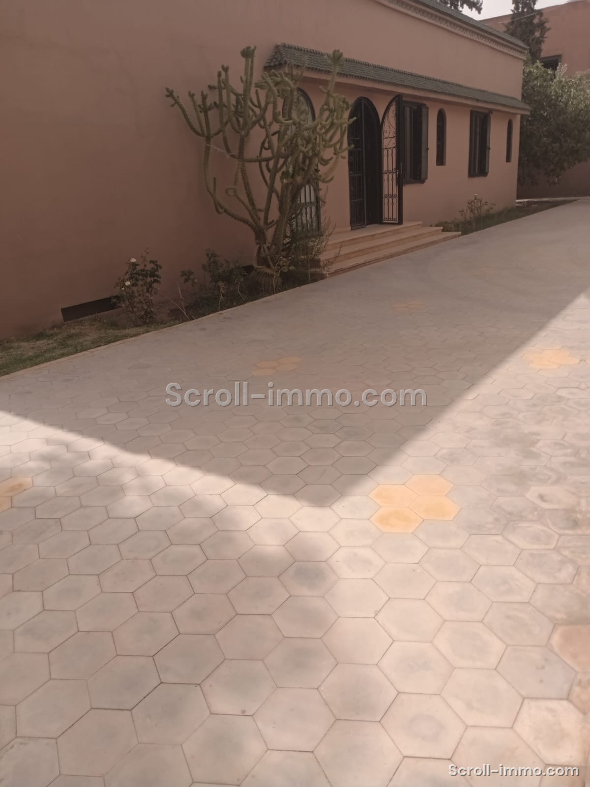 Villa route fez 550m2 Urgent