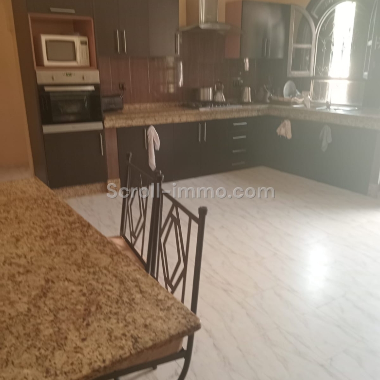 Villa route fez 550m2 Urgent