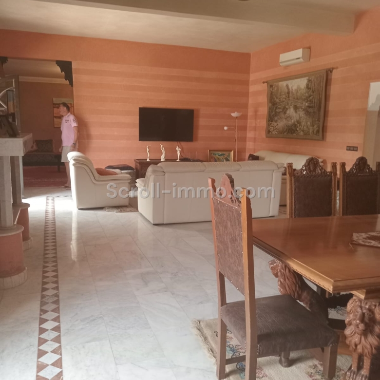 Villa route fez 550m2 Urgent