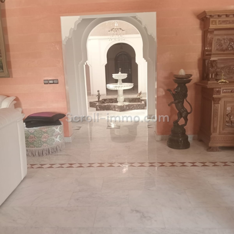 Villa route fez 550m2 Urgent