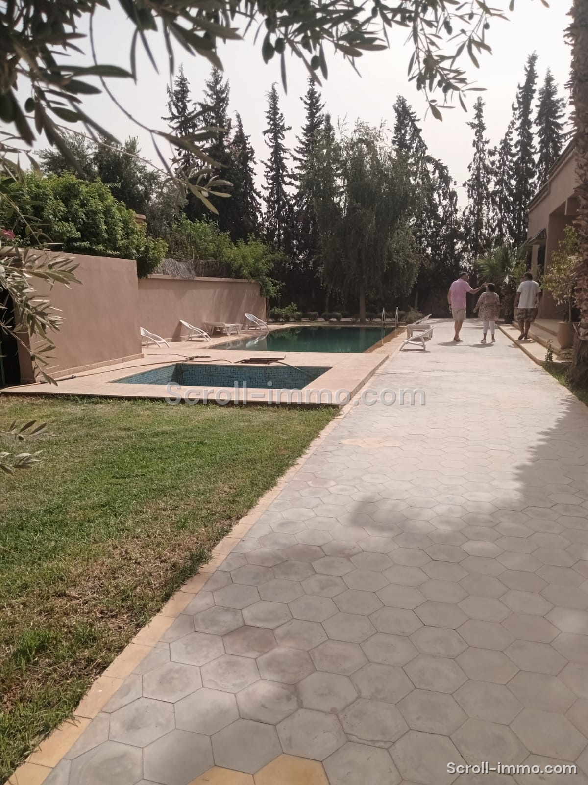 Villa route fez 550m2 Urgent