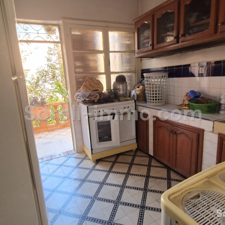 Villa beldi mitoyenne titrée, à rénover, idéal investisseur/ 300m2