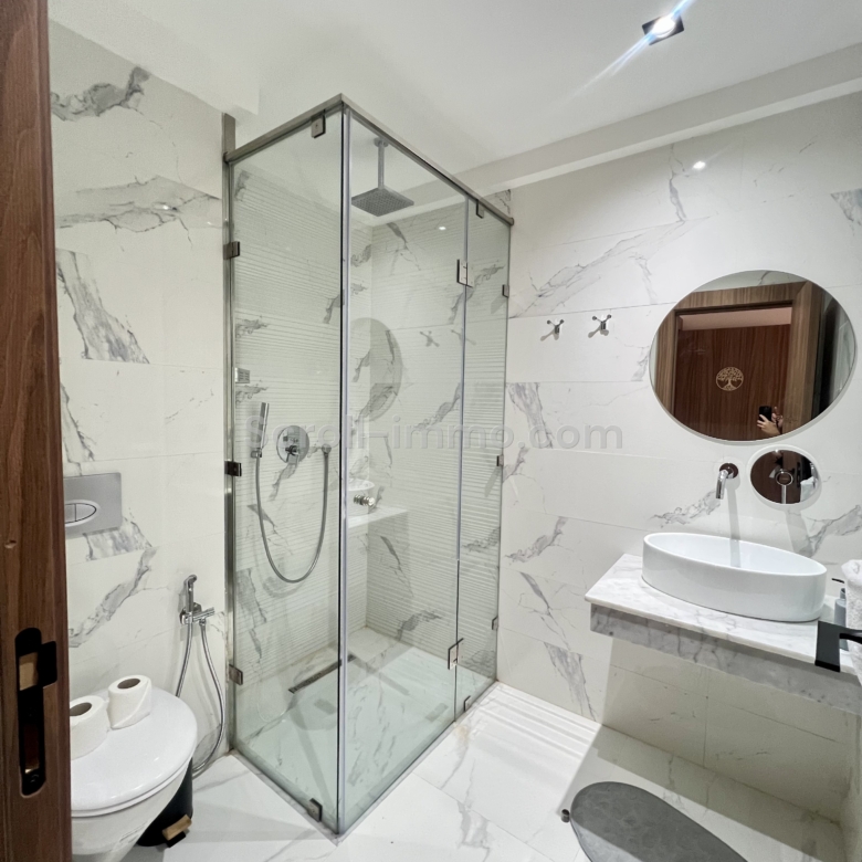 Très bel appartement, trois chambres neuf