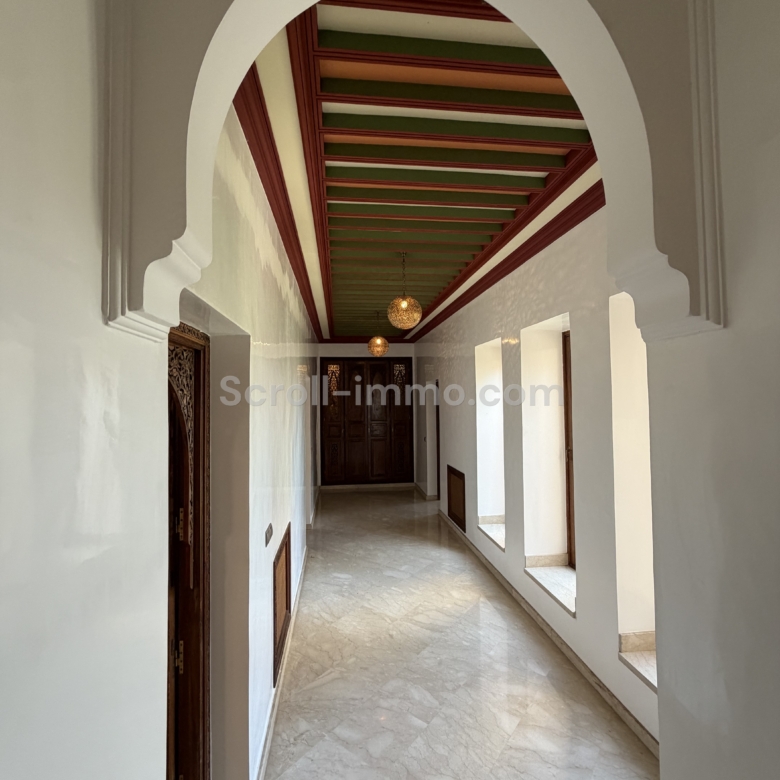 Villa 700m2 sur Parcelle de 2100m2 – Palmeraie