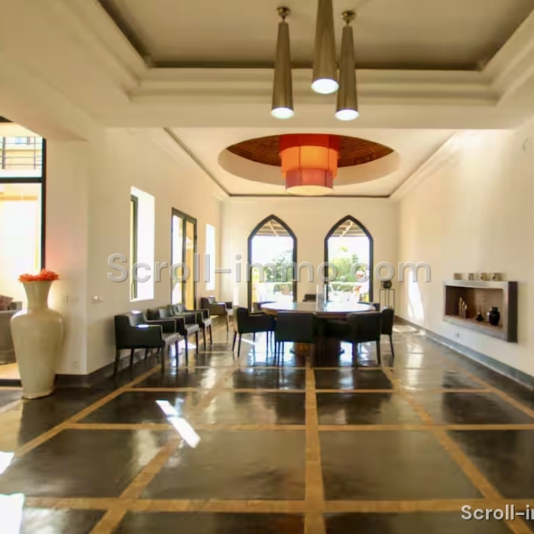 Très beau domaine de 12000 m2, villa 4 suites
