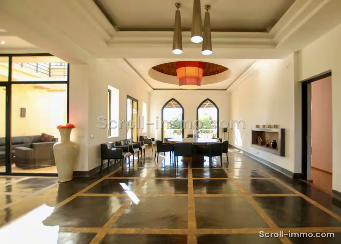 Très beau domaine de 12000 m2, villa 4 suites