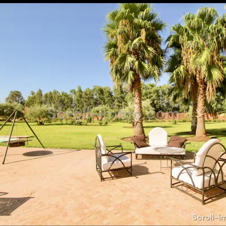 Très beau domaine de 12000 m2, villa 4 suites
