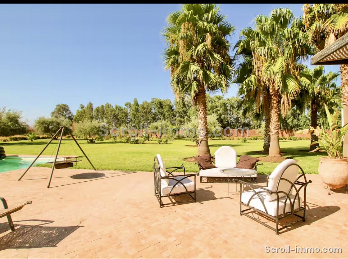 Très beau domaine de 12000 m2, villa 4 suites
