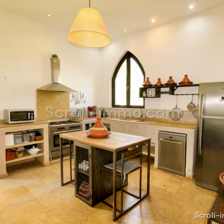 Très beau domaine de 12000 m2, villa 4 suites