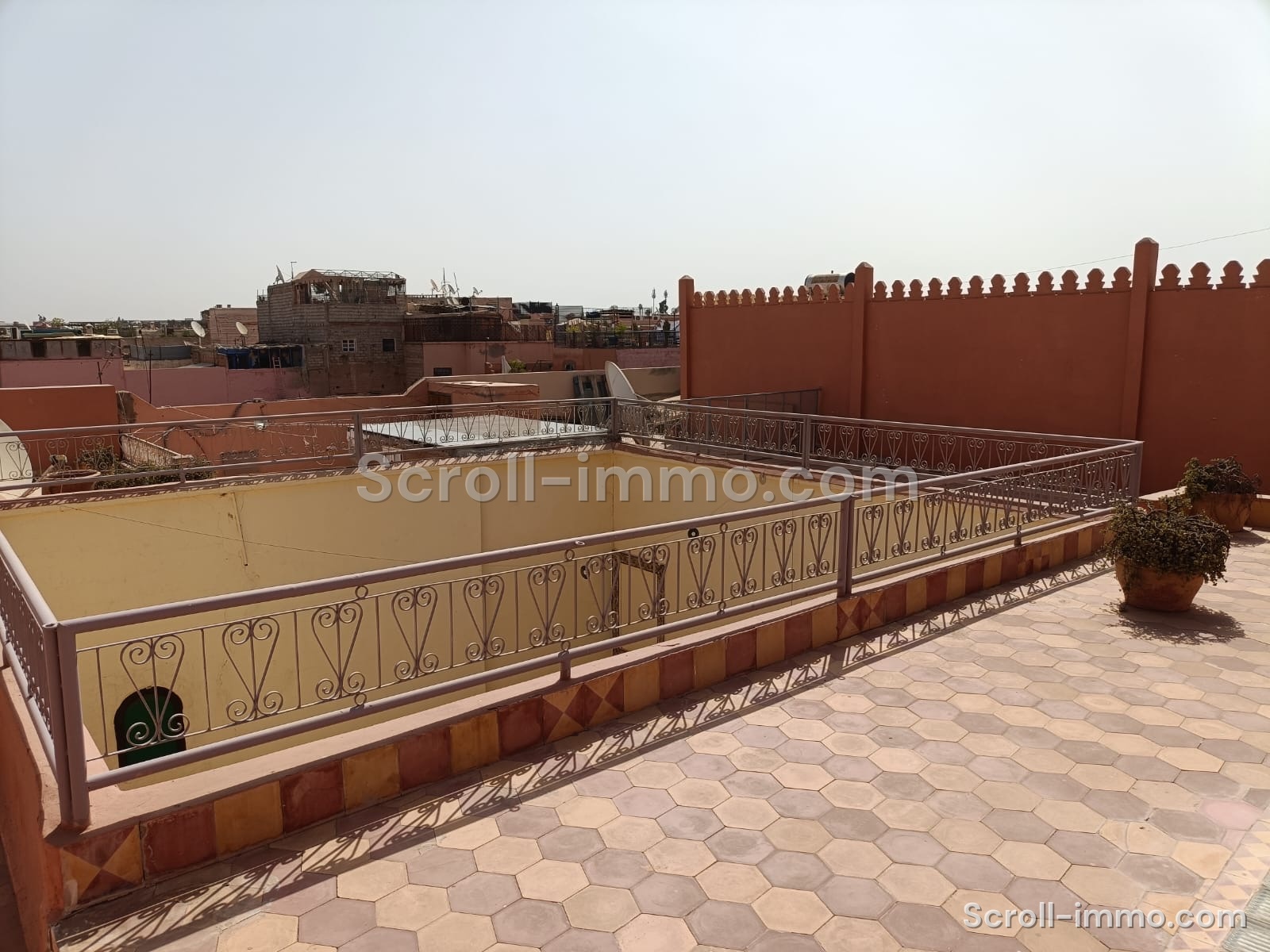Riad 269m² Titré 13 suites – Quartier Kennaria