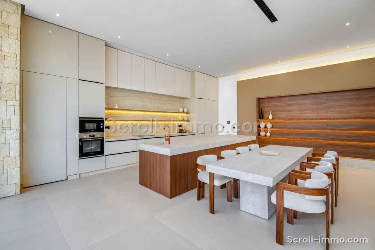 Villa luxueuse Meublée à Vendre – Route de Fès, Km 13
