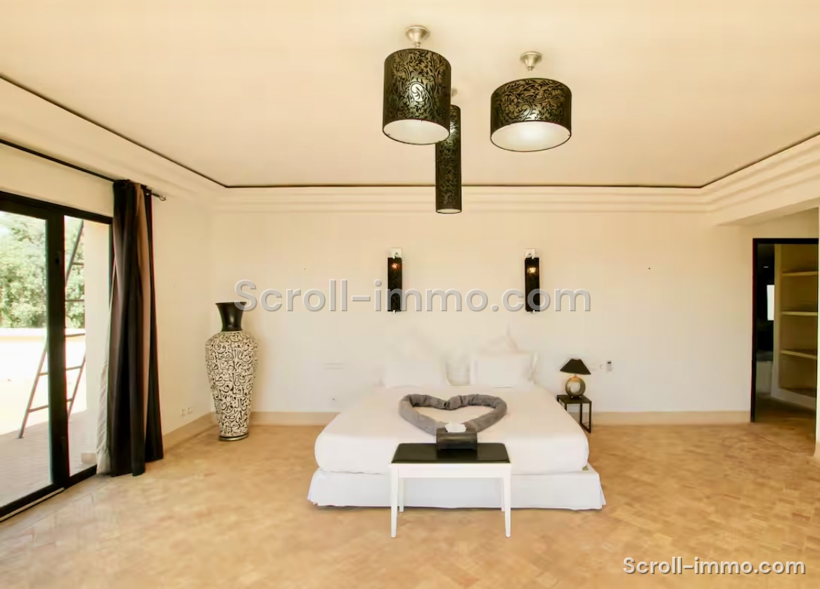 Très beau domaine de 12000 m2, villa 4 suites