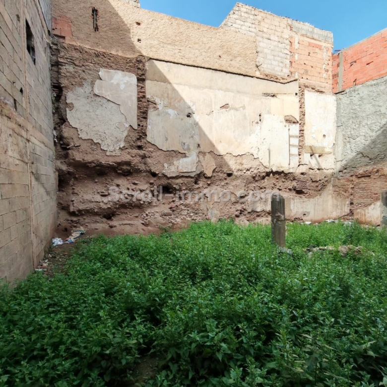 Terrain 100m² en ruine Melkia – Quartier Laksour