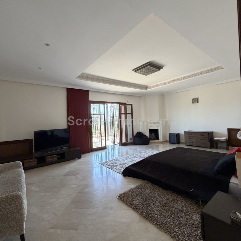 Villa 700m2 sur Parcelle de 2100m2 – Palmeraie
