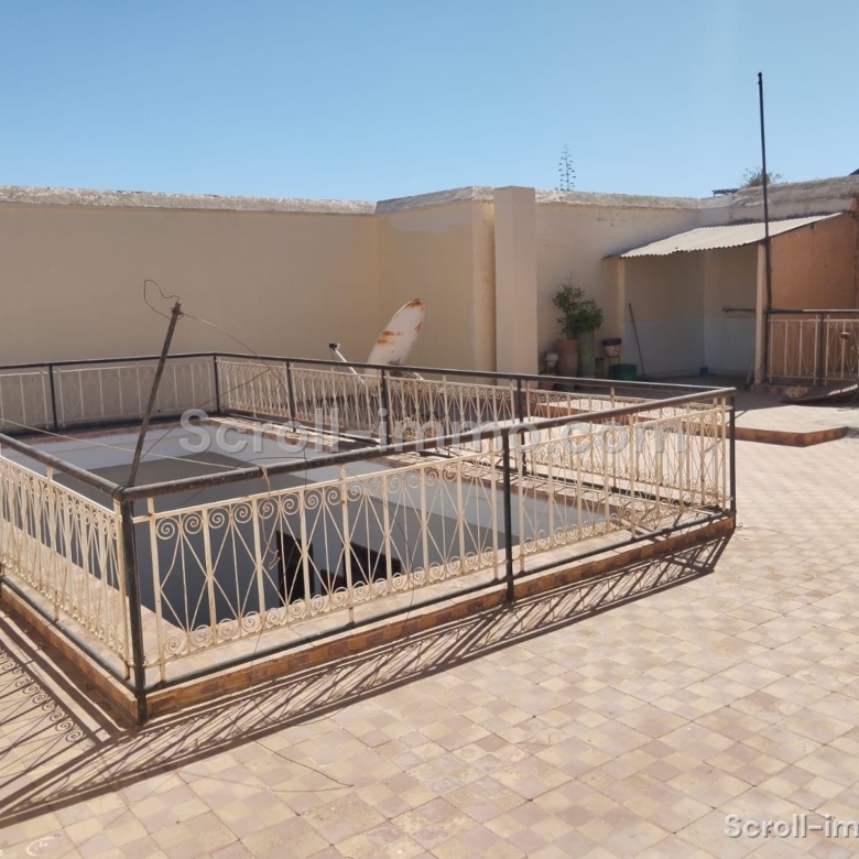 Riad 194m² Titré Clef en main  – Quartier Laksour