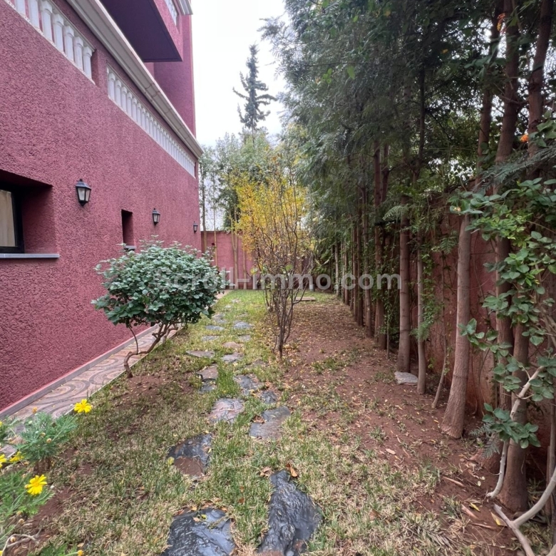 Villa à Vendre Km 18 Route d’ourika – 5 Suites