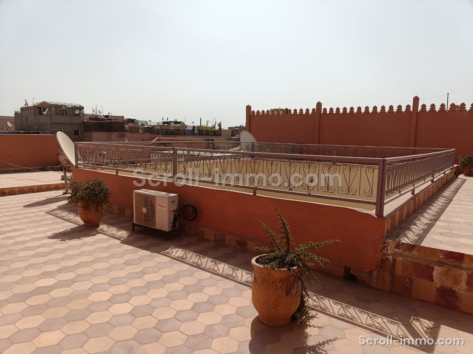 Riad 269m² Titré 13 suites – Quartier Kennaria