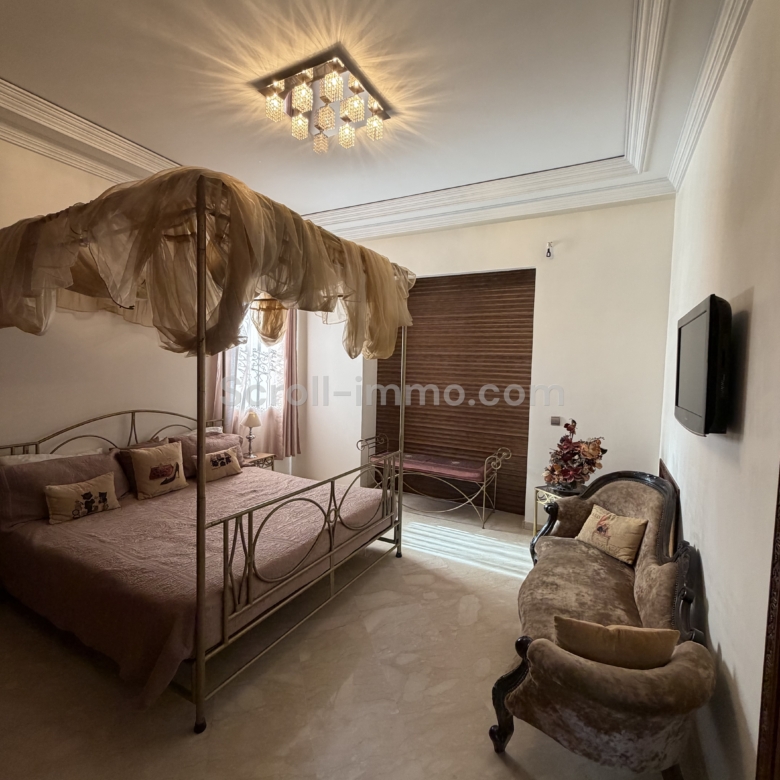 Villa 700m2 sur Parcelle de 2100m2 – Palmeraie