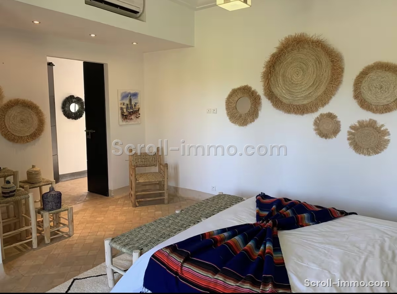 Très beau domaine de 12000 m2, villa 4 suites