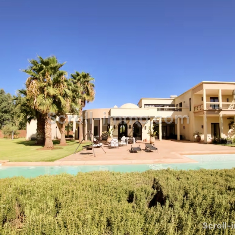 Très beau domaine de 12000 m2, villa 4 suites
