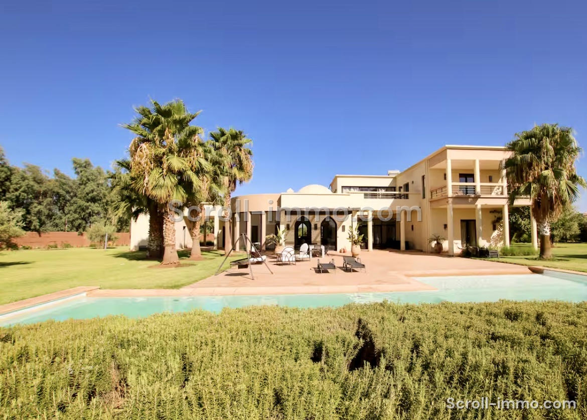 Très beau domaine de 12000 m2, villa 4 suites