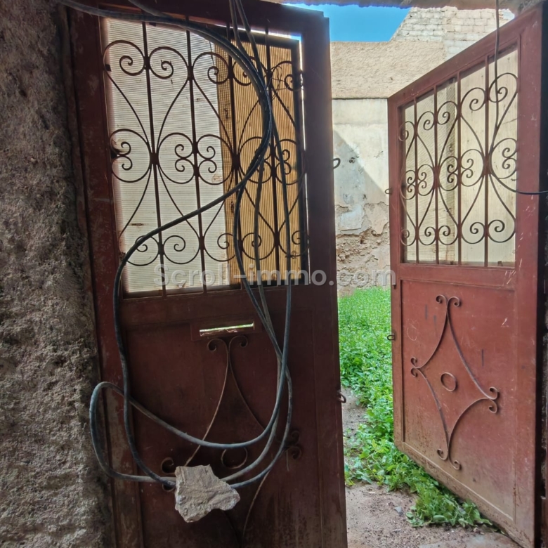 Terrain 100m² en ruine Melkia – Quartier Laksour