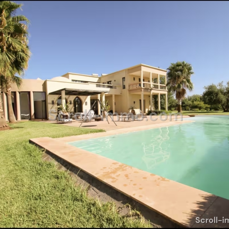 Très beau domaine de 12000 m2, villa 4 suites