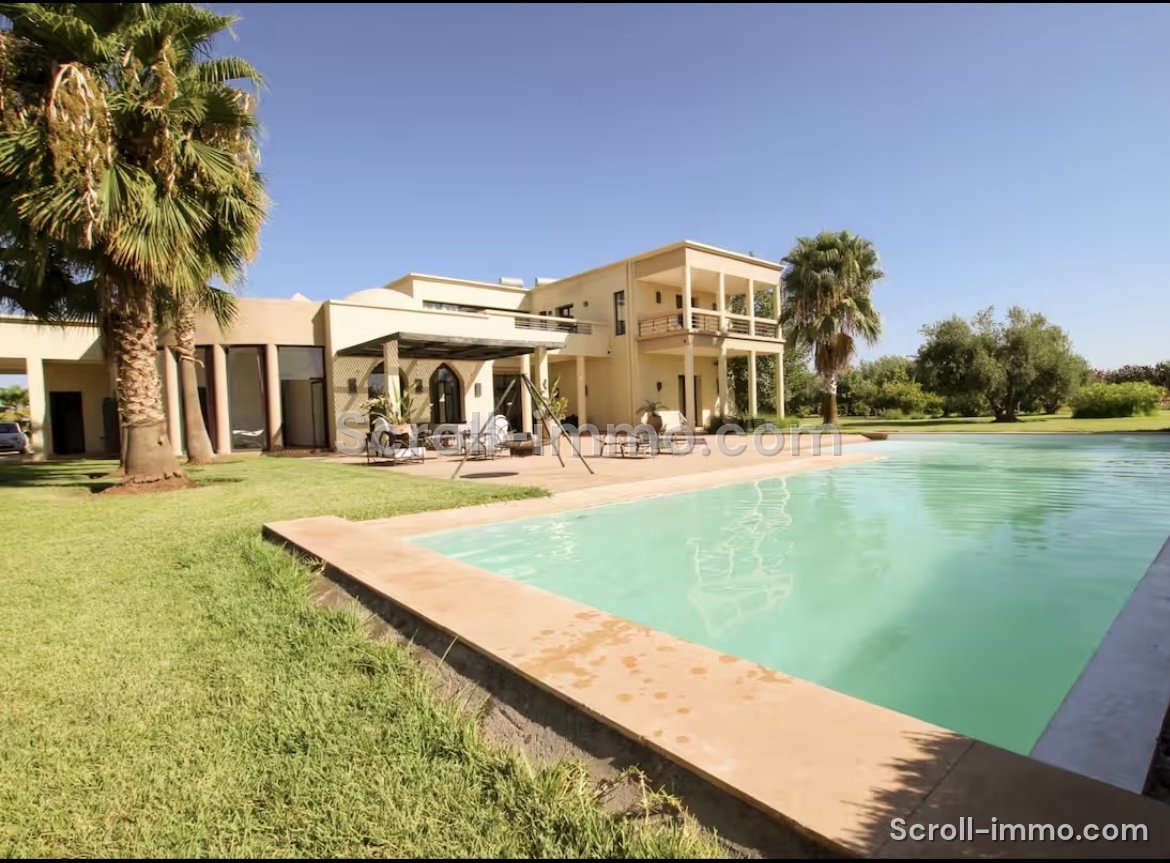 Très beau domaine de 12000 m2, villa 4 suites
