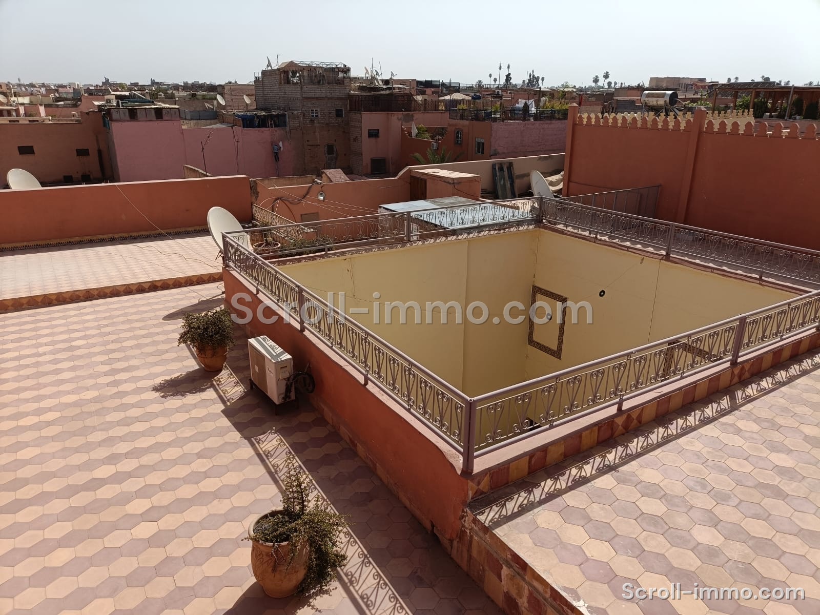 Riad 269m² Titré 13 suites – Quartier Kennaria