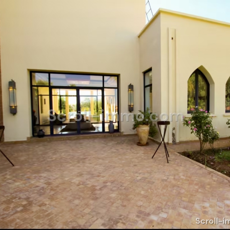 Très beau domaine de 12000 m2, villa 4 suites
