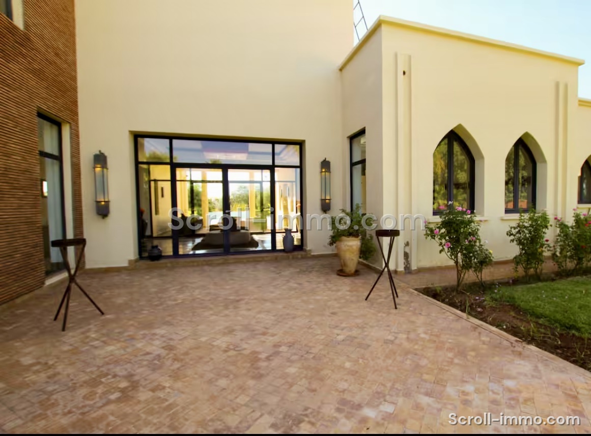 Très beau domaine de 12000 m2, villa 4 suites