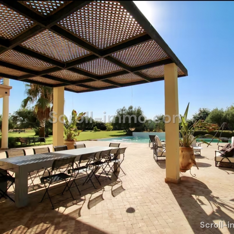 Très beau domaine de 12000 m2, villa 4 suites
