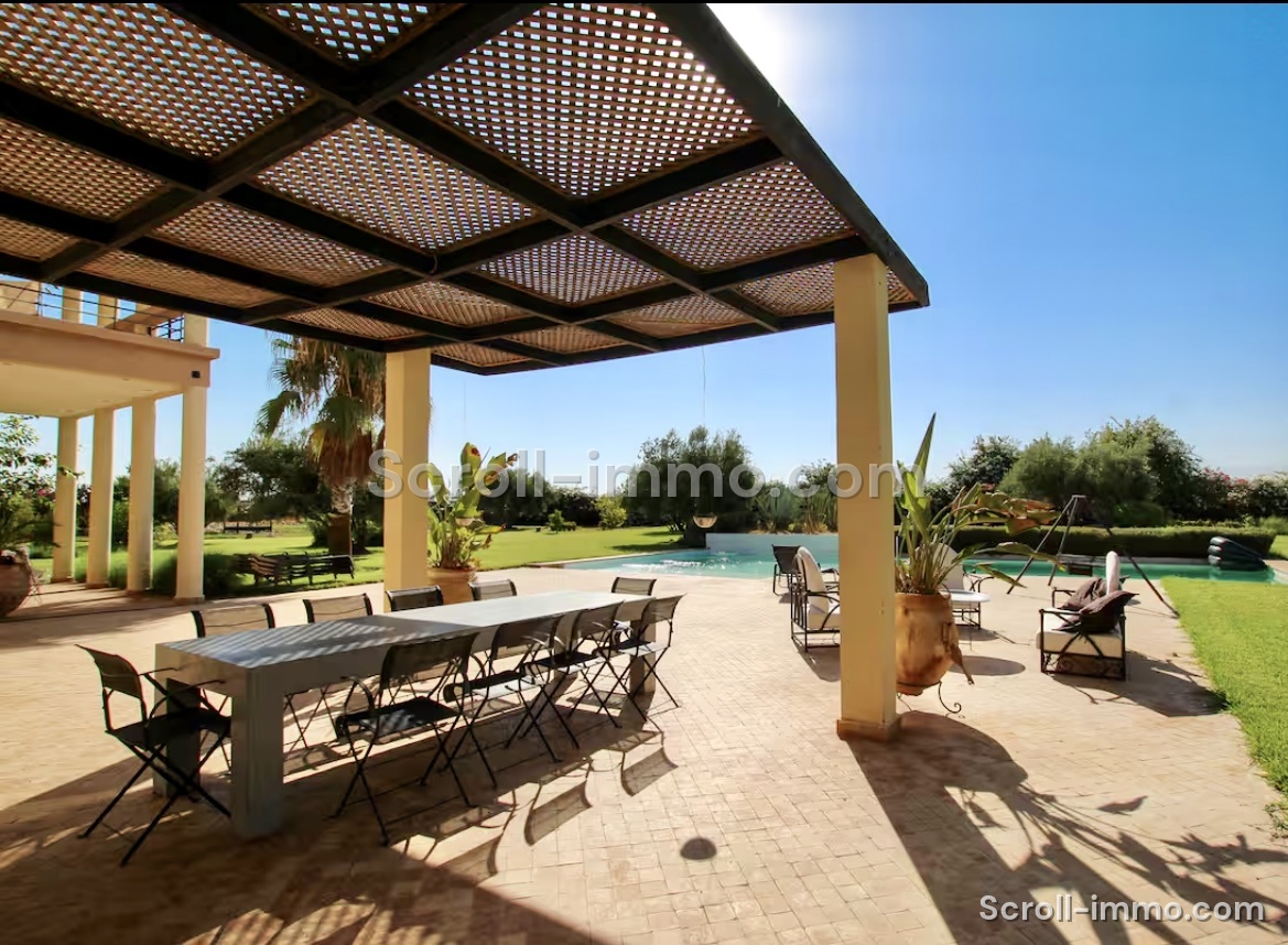 Très beau domaine de 12000 m2, villa 4 suites