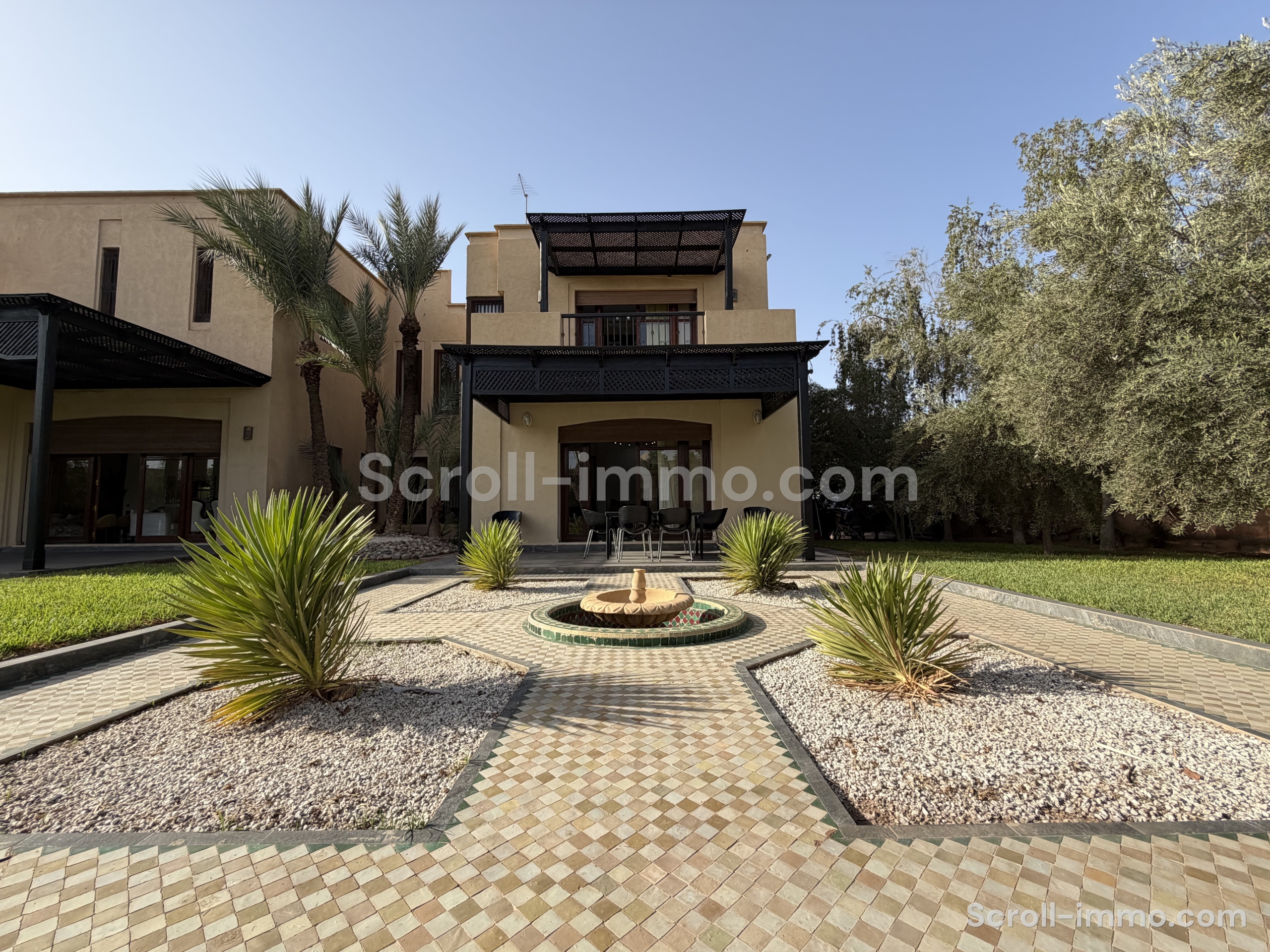 Villa 700m2 sur Parcelle de 2100m2 – Palmeraie