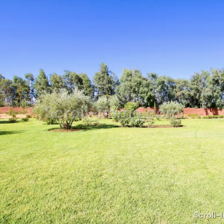 Très beau domaine de 12000 m2, villa 4 suites