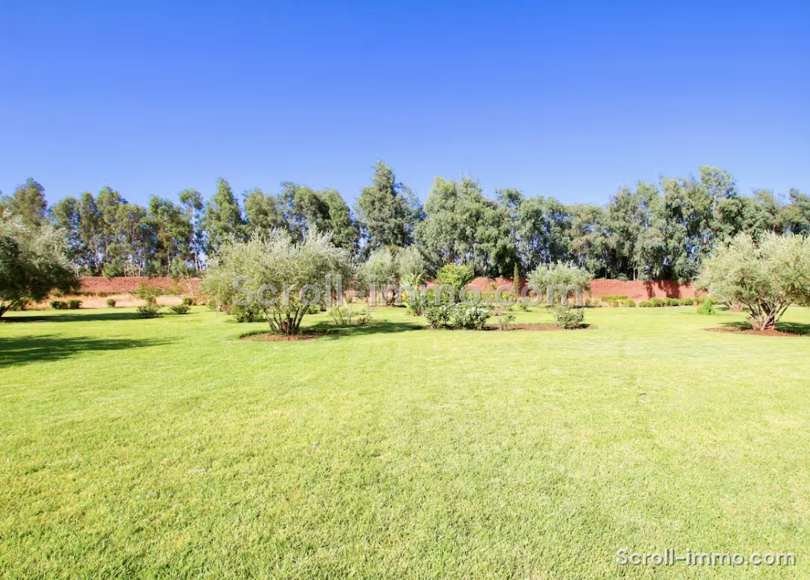 Très beau domaine de 12000 m2, villa 4 suites
