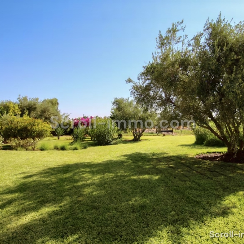 Très beau domaine de 12000 m2, villa 4 suites