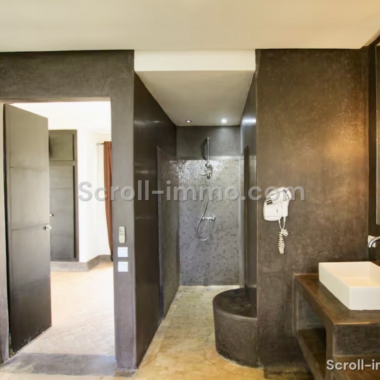 Très beau domaine de 12000 m2, villa 4 suites