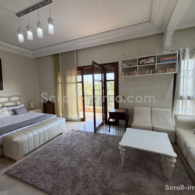 Villa 700m2 sur Parcelle de 2100m2 – Palmeraie