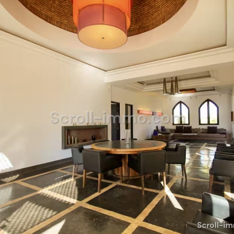 Très beau domaine de 12000 m2, villa 4 suites